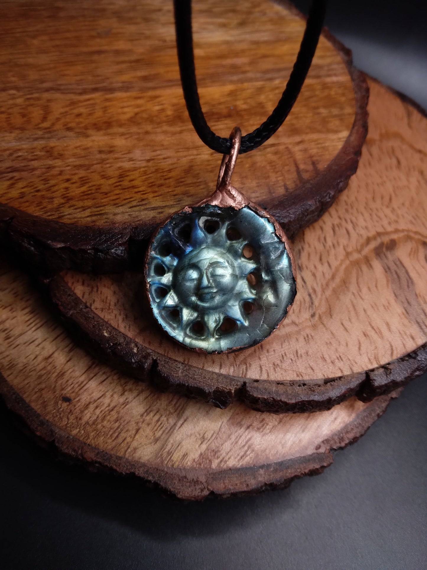 Labradorite gemstone sun shape copper pendant necklace